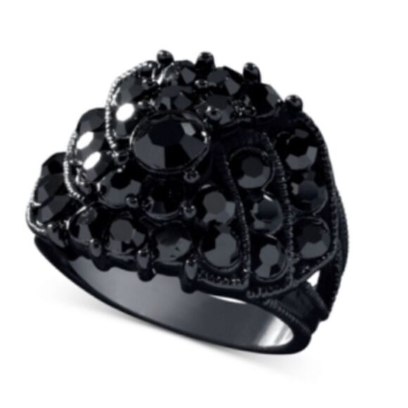 NWT Guess Jet Black Crystal Accent Ring size 8 - Picture 1 of 3
